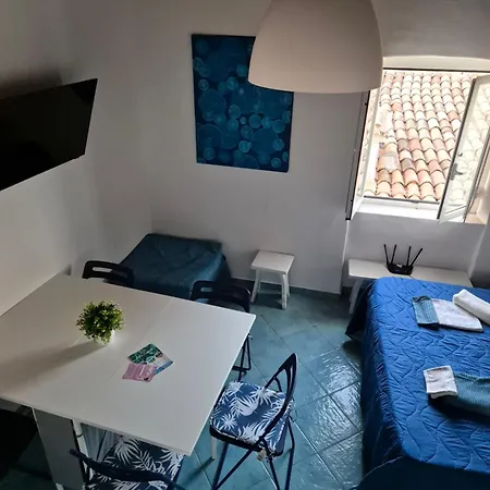 Clizia Storia & Mare Apartment *